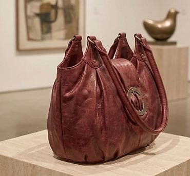 providna torba za plazu: Kožna torba – bordo boja, hobbo/šoper stil - Materijal: mekana — 1