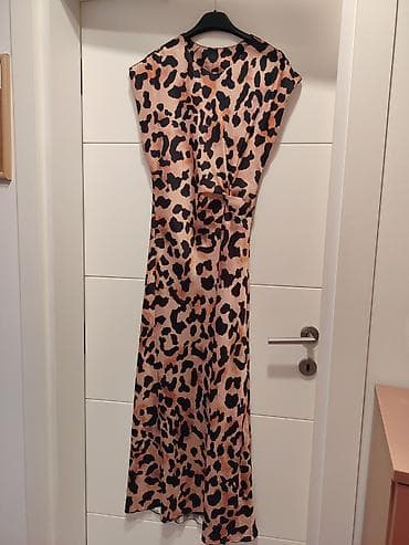 Haljine: Maksi haljina sa leopard printom marke Mona. Haljina ima kratke rukave — 9