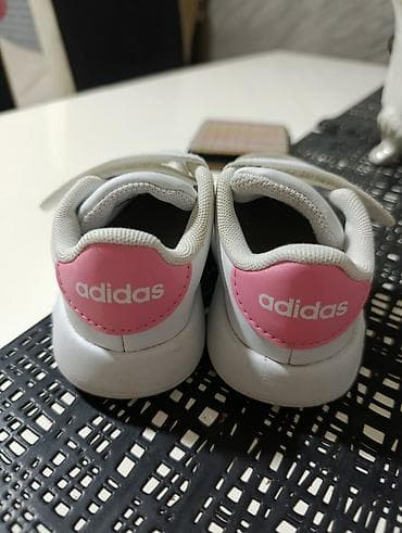 rucno pleteni dzemperi za devojcice: Dečje patike adidas – bele sa roze detaljem - Model: adidas — 7
