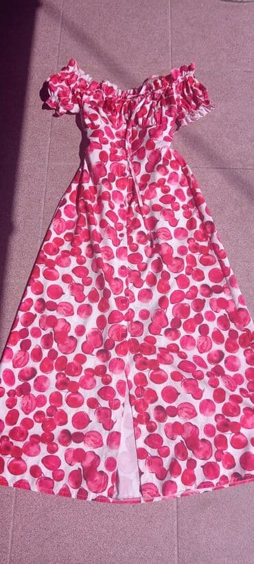 Headgear: Dve ženske haljine 1) Crna midi haljina - Elegantna, bez rukava - — 4