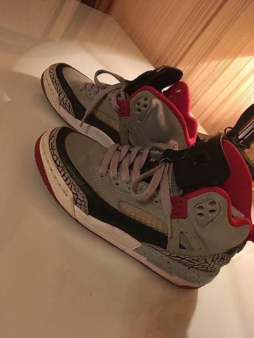 96 patike: Akcija! Jordan patike,broj 35-36, ocivane,nemaju svoj ulozak,stavljen — 1