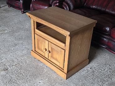 namestaj od paleta uradi sam: TV/AV ormarić od punog drveta (hrast ili svetli furnir), klasičnog — 3