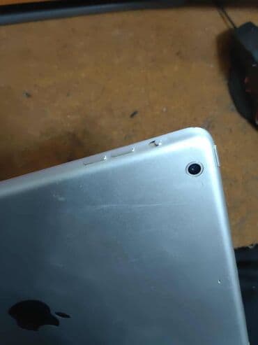 Electronics: Apple iPad tablet - Ekran: 9.7 inča (Retina), - Boja: srebrna — 8