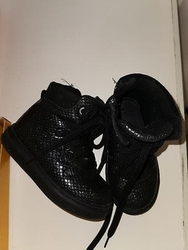 Baldino 24 nove, jednom obuvene