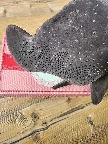 armani patike zenske bele: Ženske čizme/ankle boots na visoku štiklu, tamnosive boje. - — 2