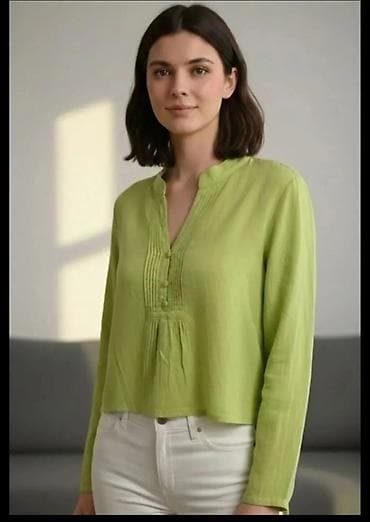 Ženska bluza u svetlozelenoj boji. - Kroj: opušten, blago skraćena