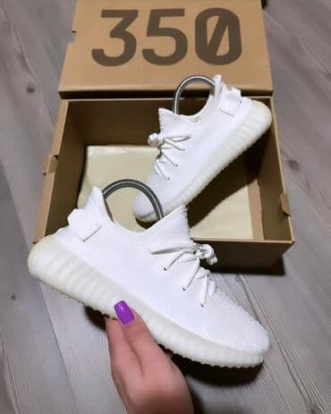 mercurial patike: Adidas Yeezy Boost 350 patike A klasa

Novo.
Brojevi 36 do 46 — 9