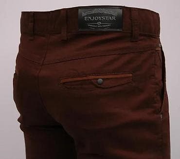 Farmerke: Muške pantalone u tamno braon boji, stilizovane kao čino pantalone — 9