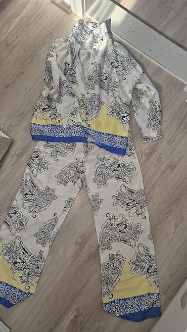 lidl patike zenske: Lot ženske garderobe – 4 komada 1) Crni džemper sa dodatkom bele — 4