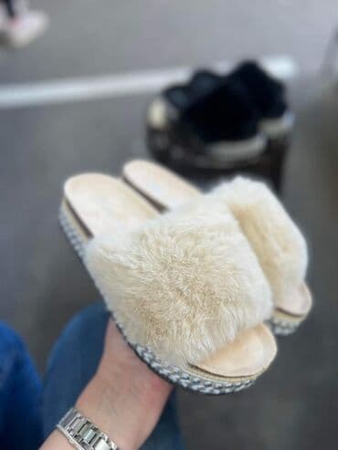 cizme papuce: Novo u ponudi Top model Top cena 1900din — 2