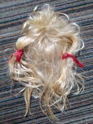 max naocare za sunce: Prodajem svetloplavu perikudugačkusa crvenim mašnicama . Nema — 2