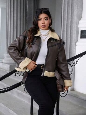 ODMAH DOSTUPNO!!! Vel:2XL Cena:3500din Dimenzije: Ramena 65cm Dužina