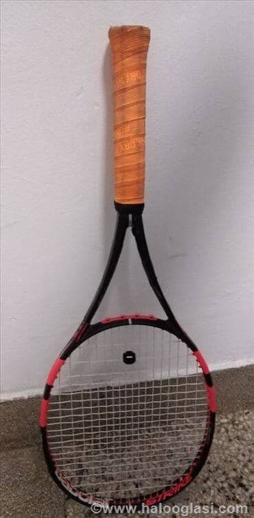 Stoni sportovi: Tenis reket Babolat 339 gr.,malo naprsao spoljni sloj,moze se — 2