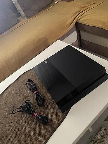 tabla u autu: PlayStation 4, FAT, 500GB Na stanju više komada. Sve konzole su — 2