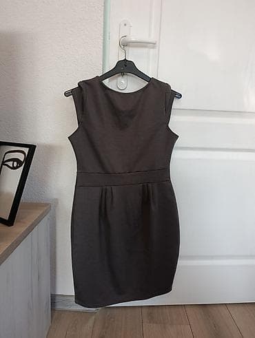 Venčanice i aksesoari: Elegantna sivo-braon haljina bez rukava, brenda He & Me. Klasičan — 2