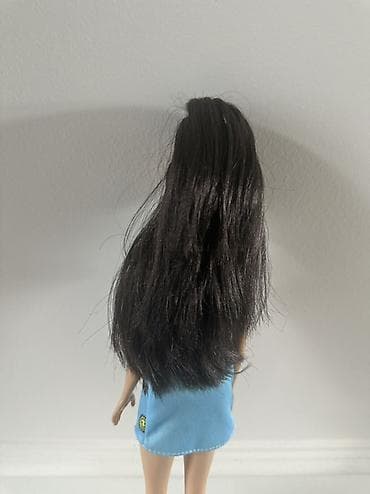 sesiri za decu: Barbie lutka sa dugom tamnom kosom i modernom mini haljinom. Detalji — 4