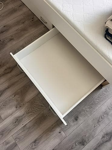 forma ideale komoda sa fiokama: Jednokrevetni krevet sa fiokama + dušek - Moderan, minimalistički — 7