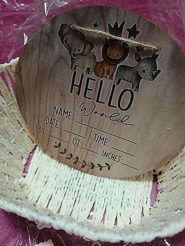 motor na akumulator za deca: Poklon set za bebu – roza tema Sadržaj seta: - Pletena dekorativna — 3