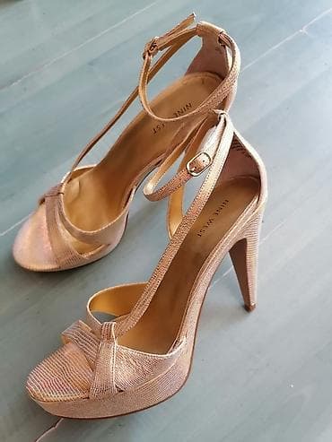 Sandale nine west br 40.5 novo. Presijavaju sedefasto zlatno krem