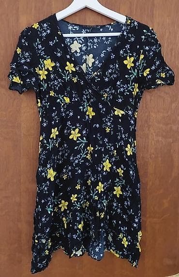 likra haljine: Ženska haljina s cvetnim printom - Kratka haljina A-kroja sa volanom — 3