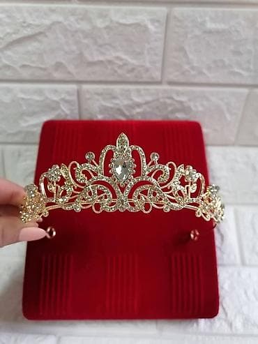 Handbags: Krune dostupno
Cena:2200 
💋 — 2