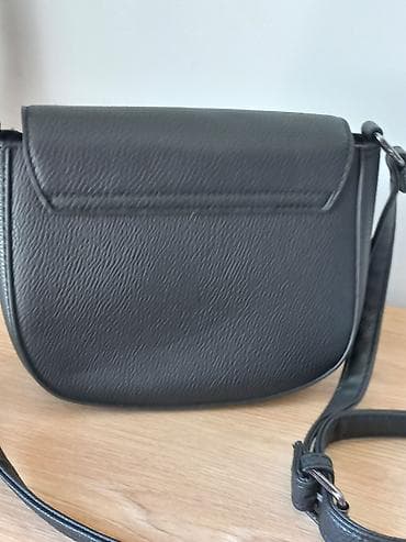 set za manikir i pedikir lidl: Crna torbica preko ramena – minimalistički dizajn - Materijal — 3