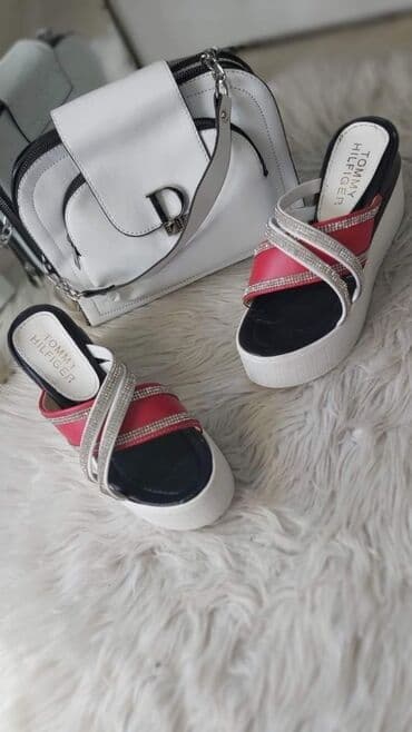 kacket tommy hilfiger: Slippers — 1