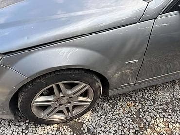 user car: DESNO KRILO ZA W204 ZA MERCEDES BENZ C 160, C 180, C 200 . OD 2007 — 2