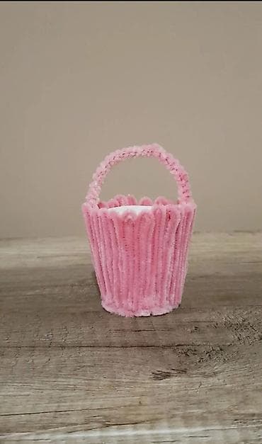 Ručni dekorativni mini korpice i cvetne aranžmane od plišanih chenille