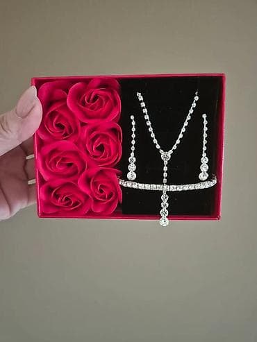 Lične stvari: Elegantan poklon set nakita u luksuznoj roze kutiji sa mirisnim — 2