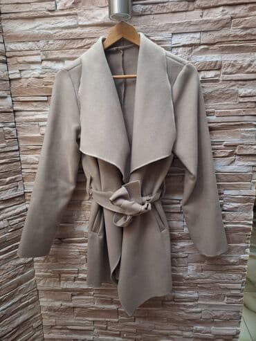 prolecne jakne zenske reserved: Ženski kaput sa kaišem, bež/taup nijansa. - Kroj: wrap stil sa — 1