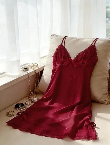 Satenasta spavaćica/negliže u boji bordo vina - Materijal: glatki