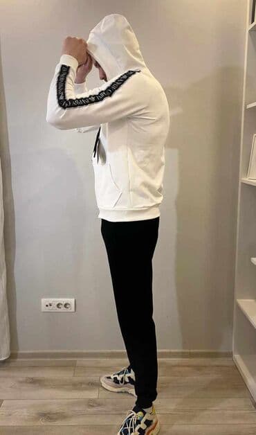 sweatshirt h m: M - 2xl
Domaca proizvodnja

3500 — 9
