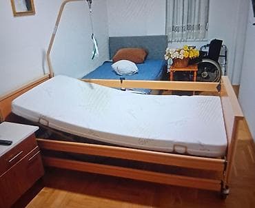 merdevine za cvece: Kreve za nepokretne 4 motoradalinski,dušek.75.000din — 2