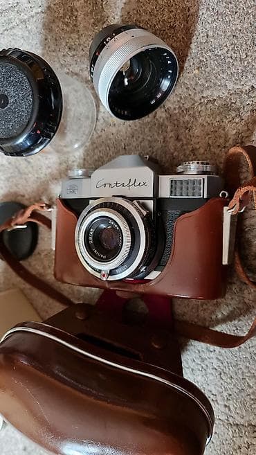 **Zeiss Ikon Contaflex analogni fotoaparat sa pratećom opremom** U