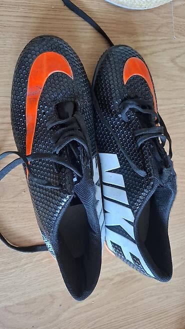 Nike kopačke za fudbal – model sa teksturisanim gornjištem u saćastom