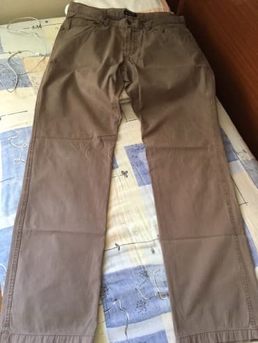iscepane farmerke pocepane farmerke: Farmerke Massimo Dutti, bež-braon br.48, u odličnom stanju. Dužina — 1