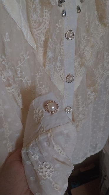 za kosu: Romantična čipkana bluza MONIQUE univerzalna za S do L - Boja: nežna — 3