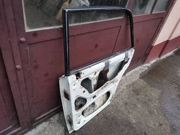 desno krilo golf 4: Vrata zadnja desna Lada 2105,2107 Riva u beloj boji broj 3. Vrata su — 8