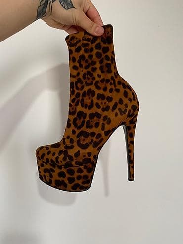 carape za ugg: Visoke stikle 39-40
Za vise info kontaktirajte me — 1