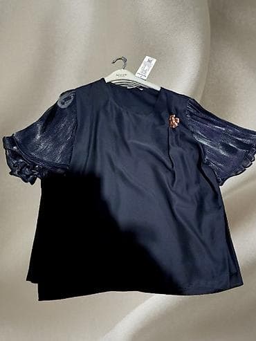 pull and bear suknje: Elegantna ženska bluza u crnoj boji.
Veća serija — 1