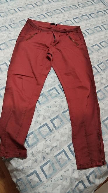 cargo pantalone: Ženske pantalone u boji bordo/terakota. - Model: uske nogavice — 1