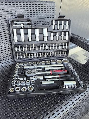 Alati i mašine: Komplet nasadnih ključeva i bit nastavaka u čvrstom plastičnom koferu — 1