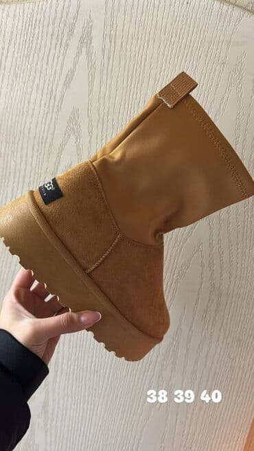 američki brojevi obuće: Ugg čizme — 20