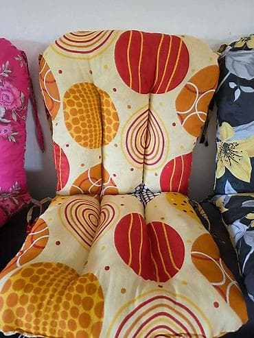 prodaja posteljine novi pazar: Jastuci za stolice sedište i naslon.Komplet udobnih,debelo punjenih — 10