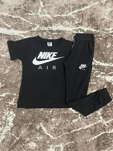 Gornji i donji deo: Dvodijelni sportski set – majica kratkih rukava i trenerka sa — 3