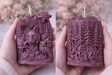 podmetaci za stolice kupujemprodajem: Ukrasna ručno livena sveća sa reljefnim motivima šume - Materijal — 1