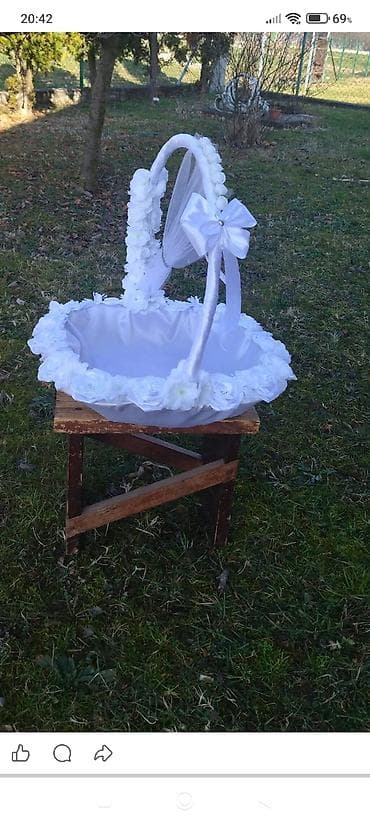 bele lanene haljine: Dekorativna korpa za svečane prilike - Raskošna bela korpa obložena — 2