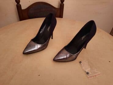 srebrna ogrlica sa krsticem: Pumps, 39 — 1