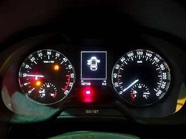 tabla u autu: KILOMETAR SAT ZA ŠKODA OCTAVIA OD 2012. DO 2019. GOD. | Polovni — 2
